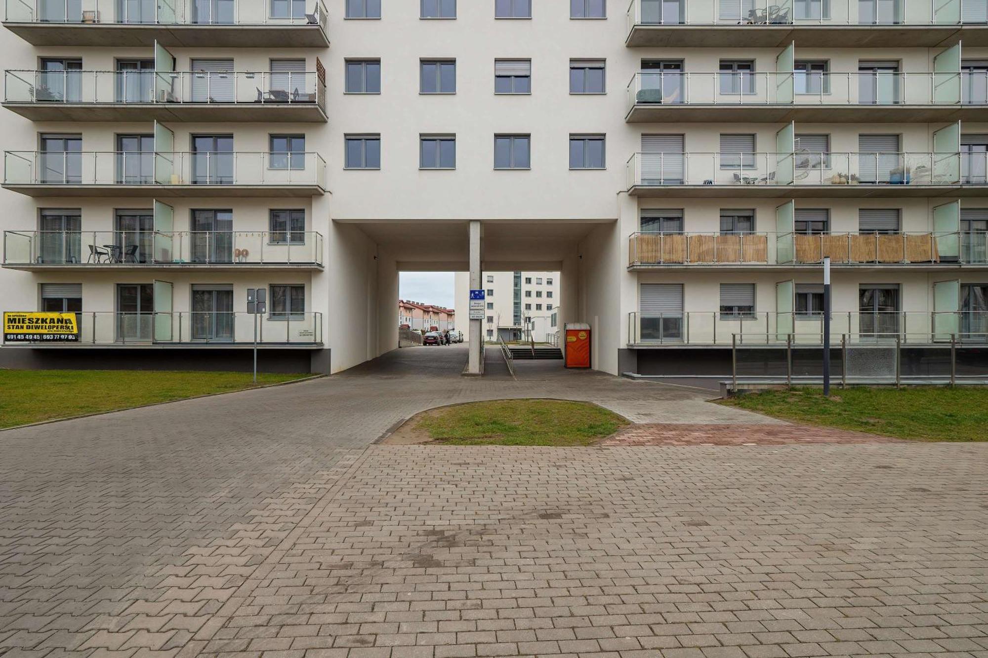 Beautiful With Balcony By Renters Apartament