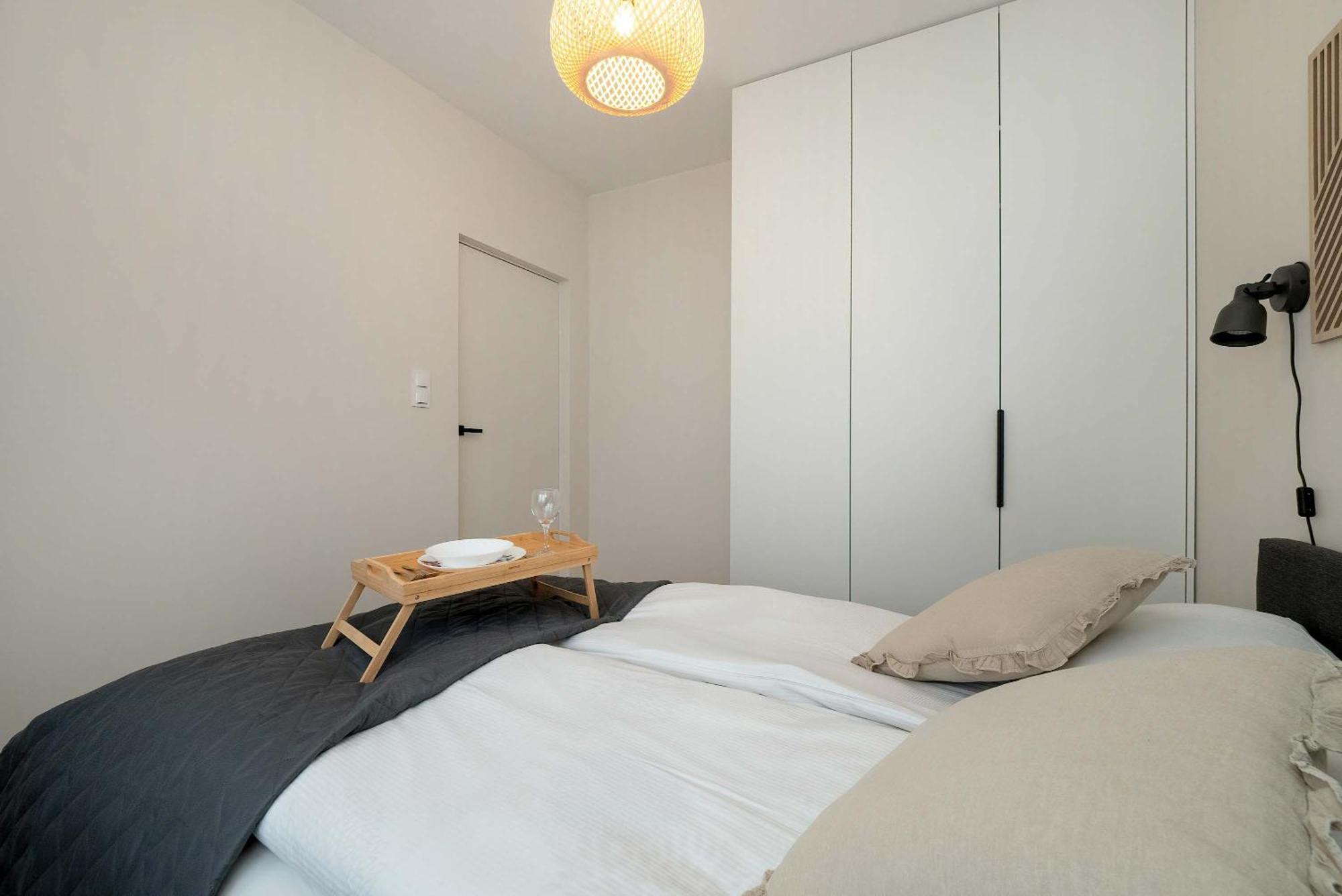 Beautiful With Balcony By Renters Apartament