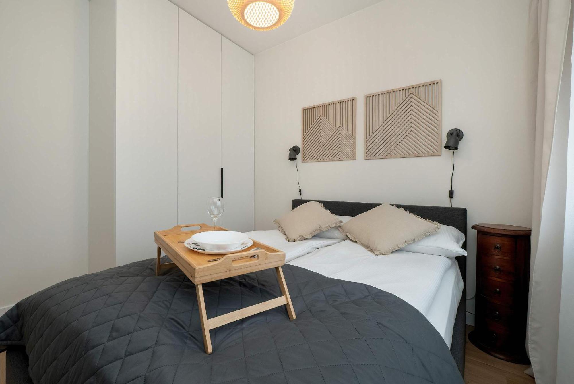 Beautiful With Balcony By Renters *